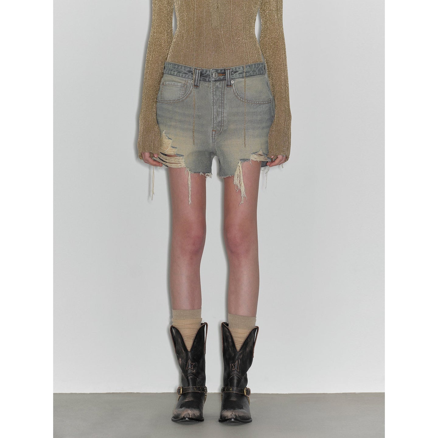 Blue Rhythm Retro and Fashionable A-Line Silhouette, Slim-Fitting Denim Shorts - detail view | The BB's Box