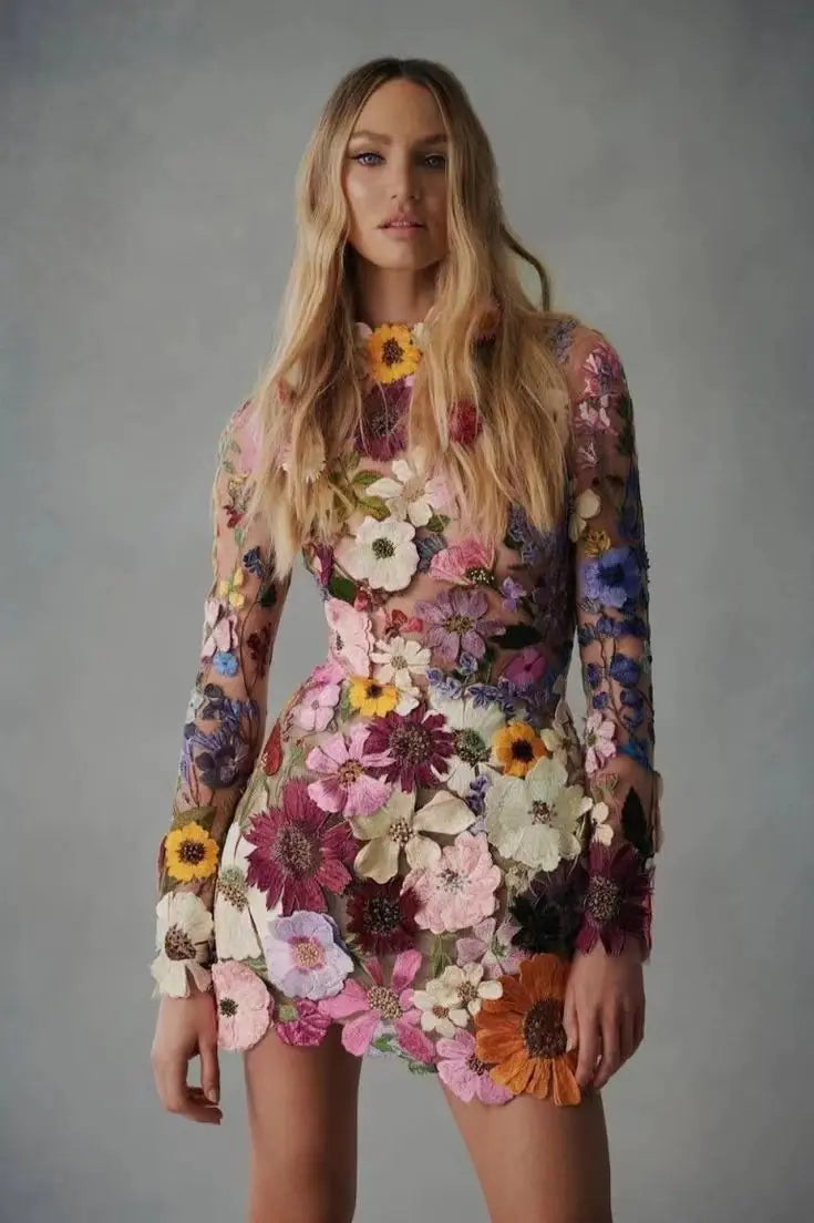 Vestido de festa feminino com bordado floral
