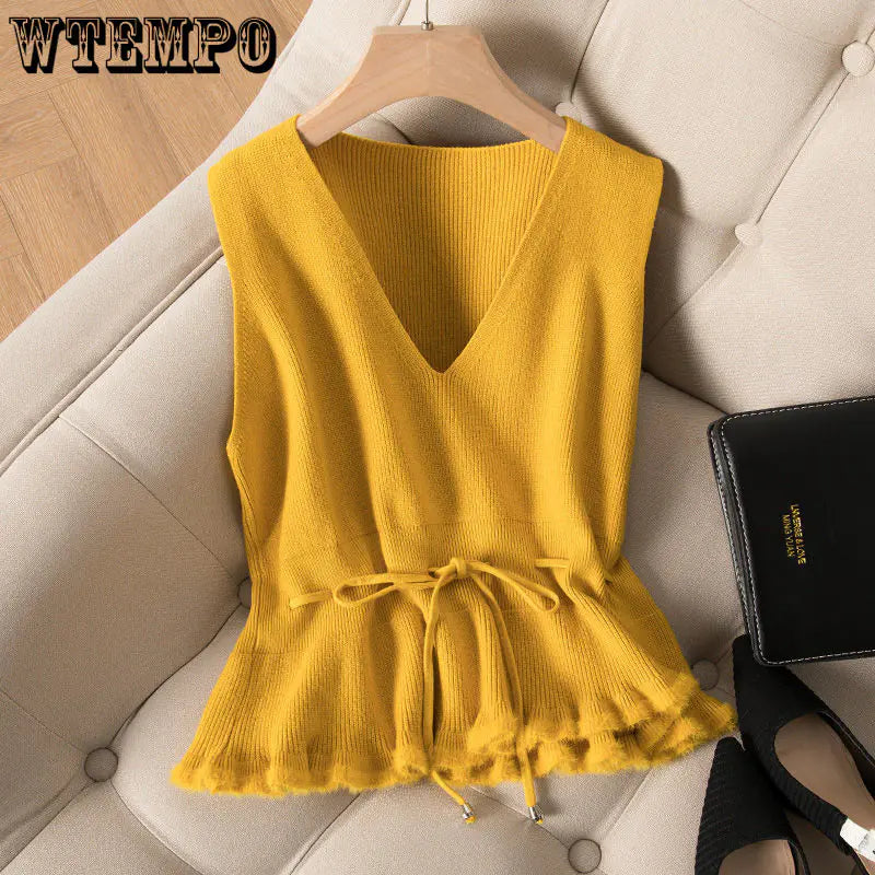 Colete feminino elegante, sem mangas e de tricô simples.