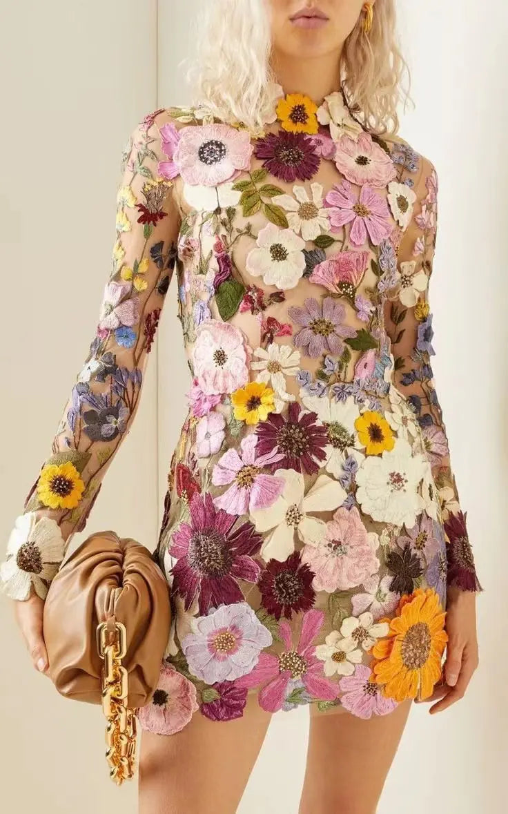 Vestido de festa feminino com bordado floral