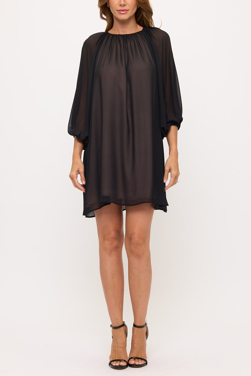 Vestido curto com sobreposição transparente