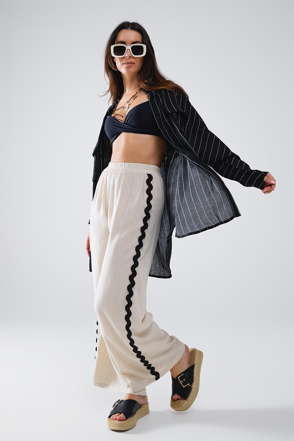 Linen Contrast Scallop Trim Pants - side view | The BB's Box